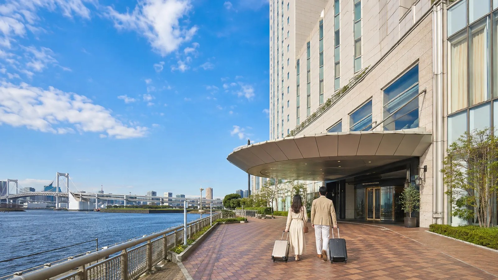 東京湾沿いのホテル外観イメージ
