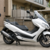 スクータータイプのバイクを査定する場面