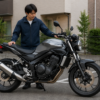 中型ネイキッドバイクを査定担当者が確認する場面