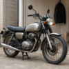 クラシックタイプのバイクを査定する場面