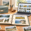 風景写真のアルバムとプリント、保存箱、パソコンと外付けドライブを並べたイラスト